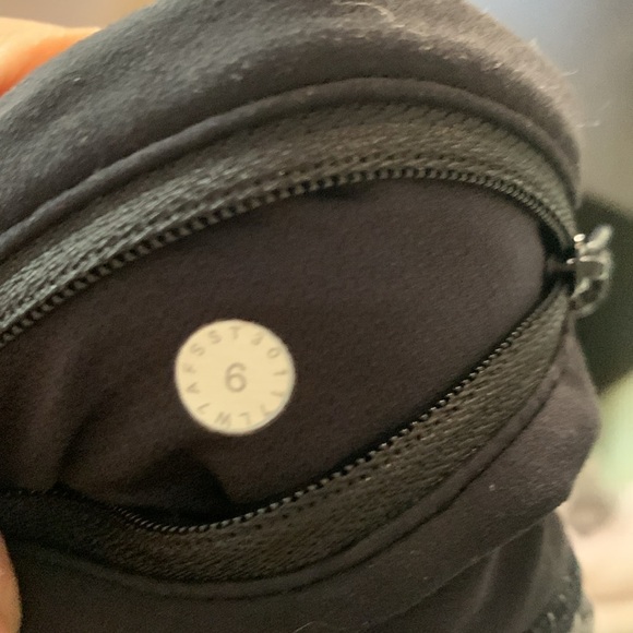 Lululemon Speed Short Daisy Dust Alpine White Black / Black Size 6 - Picture 8 of 8